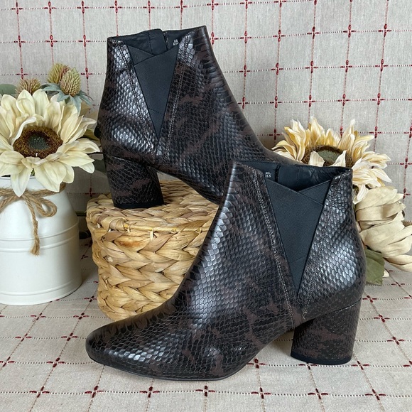 27 EDIT Shoes - 27 Edit Naturalizer “Porsia” Brown Snakeskin Leather Ankle Boots Size 9.5 Bootie